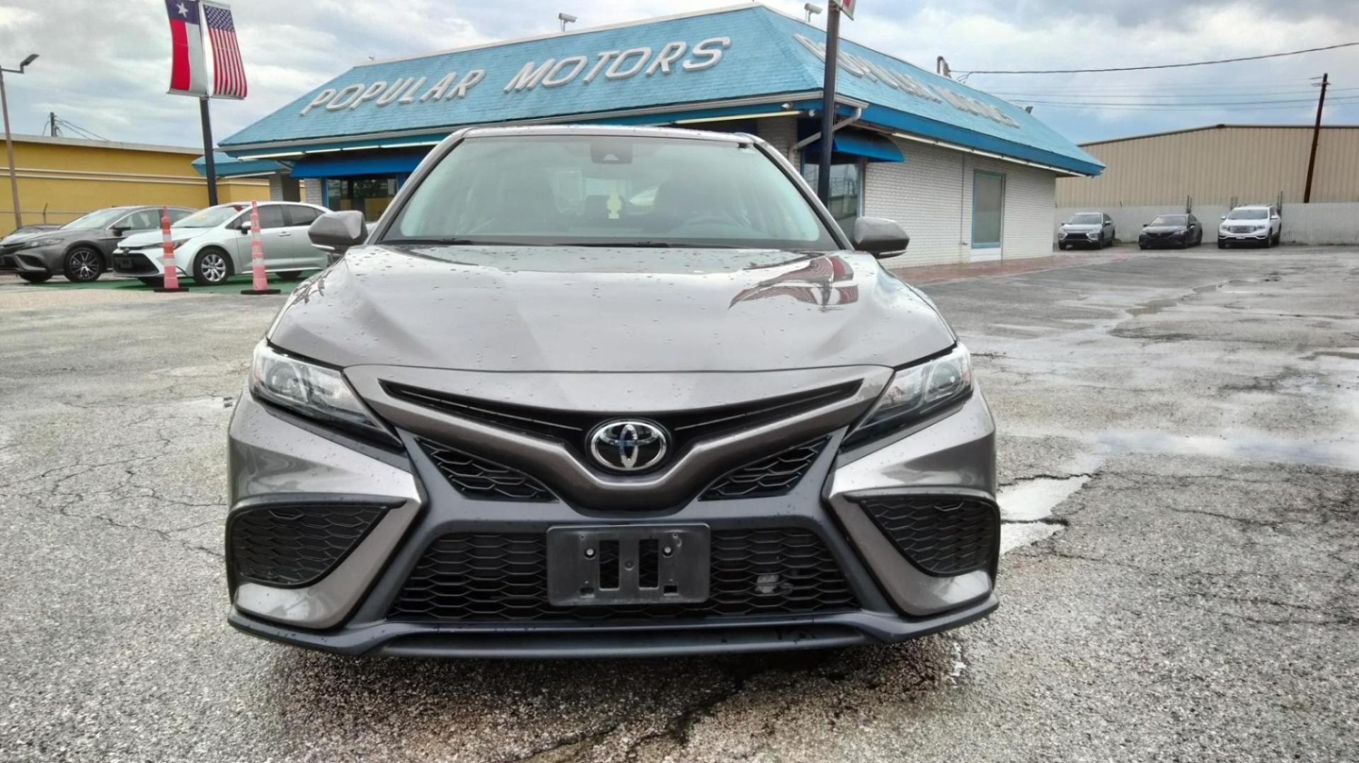 2022 Gray /BLACK Toyota Camry SE (4T1G11AK9NU) with an 2.5L L4 DOHC 16V engine, 8A transmission, located at 1842 Wirt Road, Houston, TX, 77055, (713) 973-3903, 29.805330, -95.484787 - Photo#7